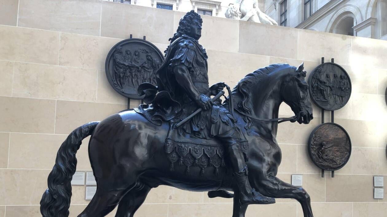 Installation de la statue de Louis XIV commandée pour célébrer l’écrasement de la Bretagne : l’impérialisme français ne regrette rien de ses crimes contre les Bretons !