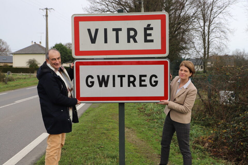 Gwitreg (Vitré) : le groupuscule adepte du patois français “gallo” détruit les panneaux en langue bretonne